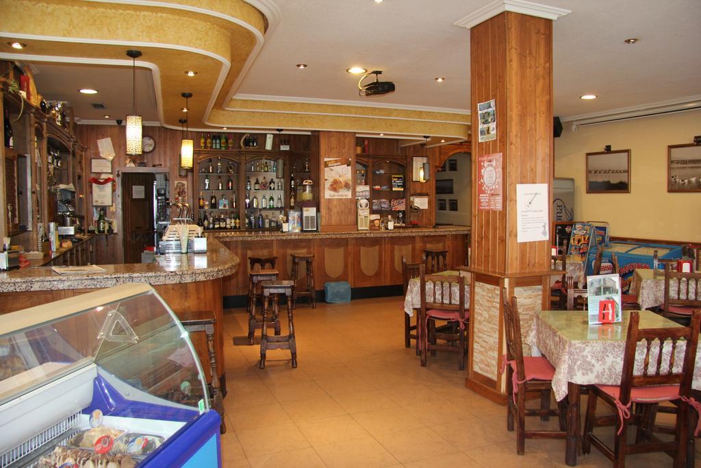 Hostal Cazalegas Exterior foto
